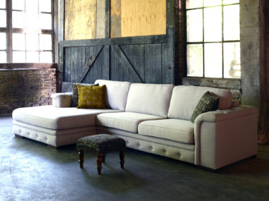 Corner sofa Christina with padded details in a light beige fabric