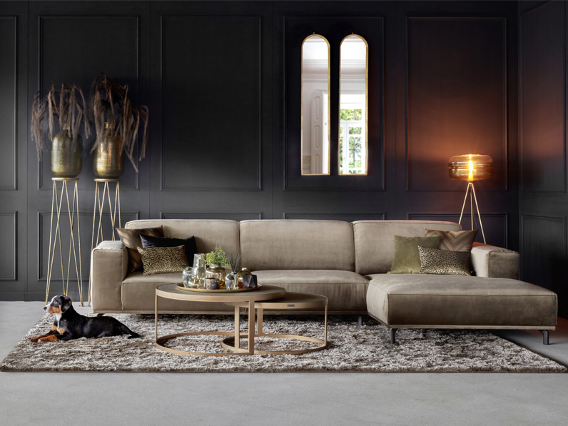 Hoekbank Sophie met lounge element in een velvet stof, kleur taupe