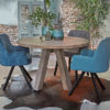 Jídelní stůl Big Circle s dřevěnými nohami a jídelními židlemi
