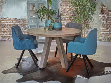 Dining room table Big Circle with wooden legs and dining room chairs