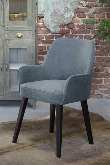 Dining room chair Kenny in a gray fabric with straight black legs.