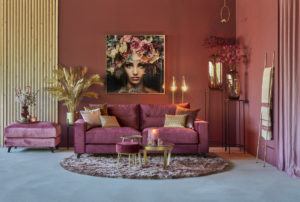 Red and pink interior, with sofa Cloë