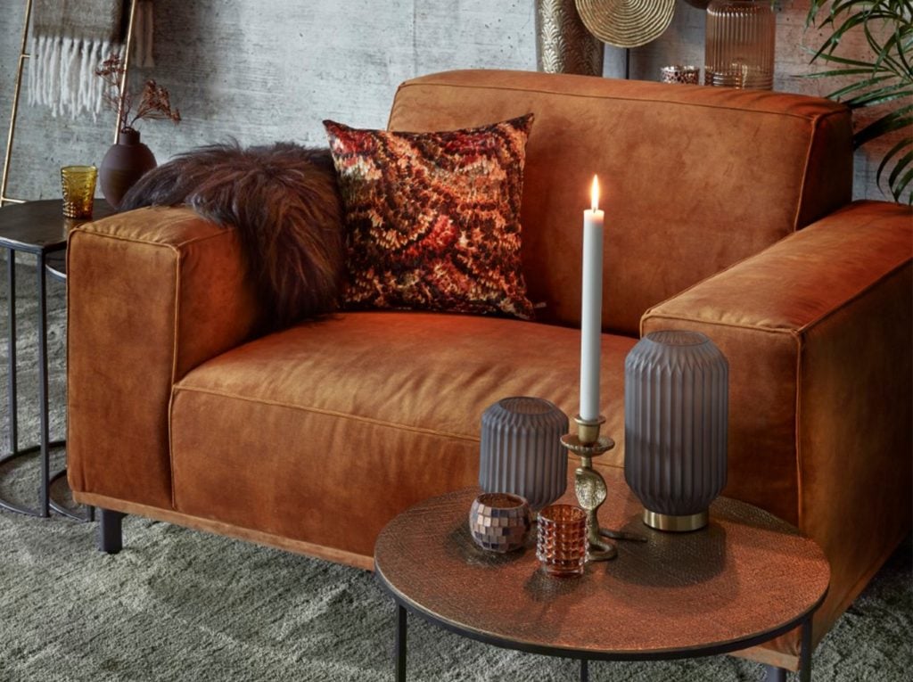 Cognac bruine loveseat Sophie met een natuurlijke afstyling