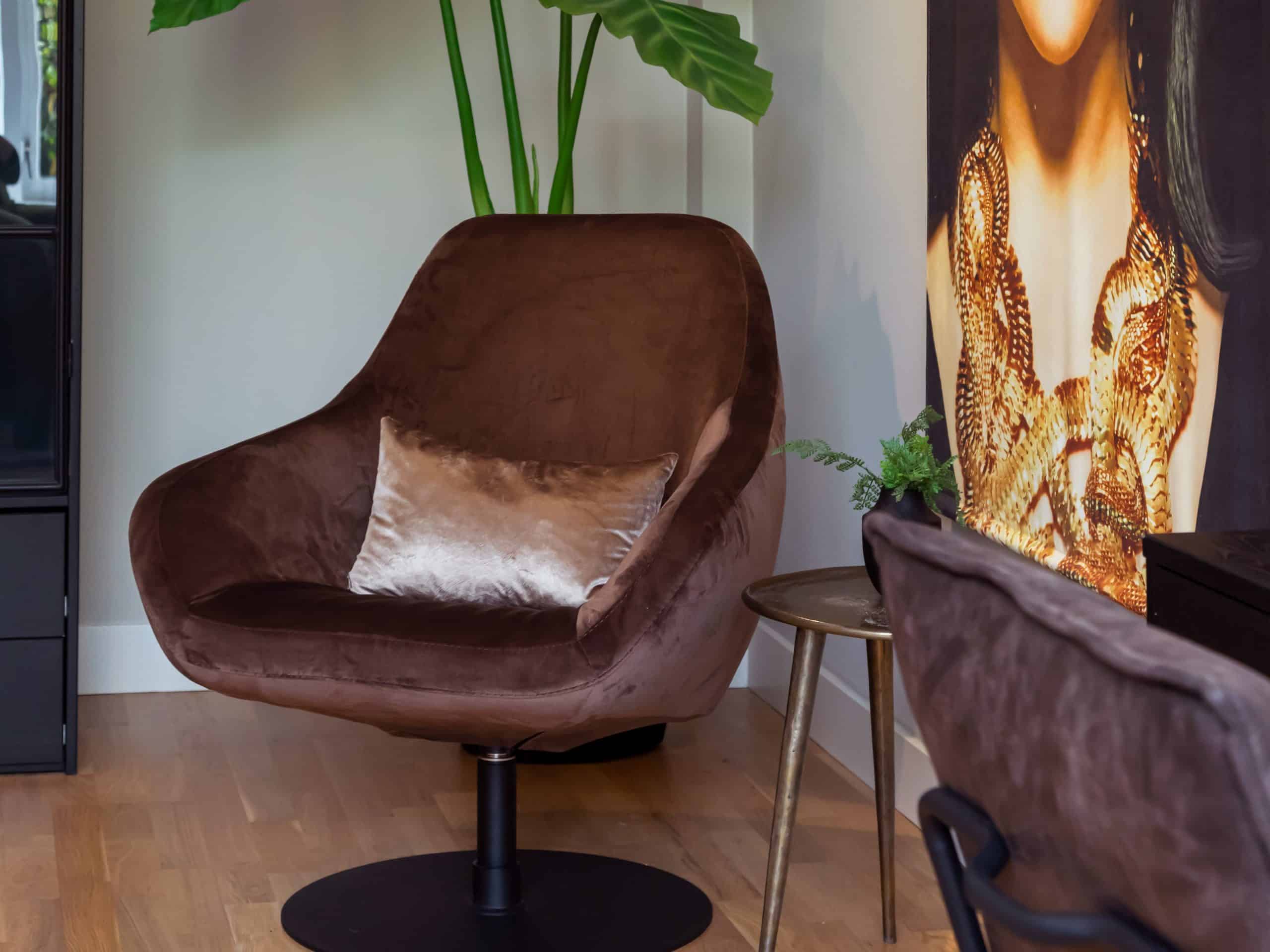 Armchair Sam in brown velvet fabric in a luxury suite