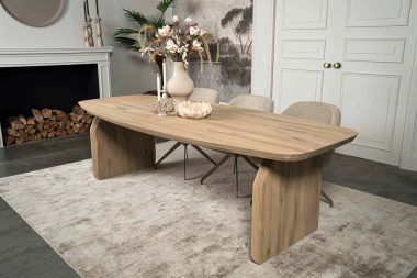Il tavolo da pranzo ovale danese Montpellier con gamba ovale in legno di Room108