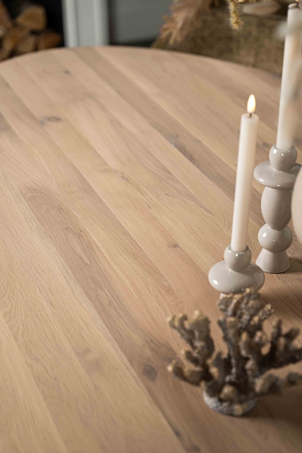 De ovale eettafel Marseille met een spinpoot A-symmetrisch van Room108.