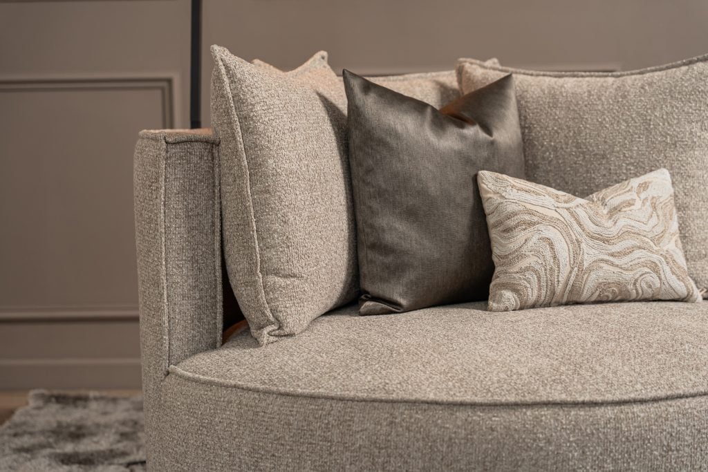 Loveseat met draaibare functie voor extra comfort en flexibiliteit.