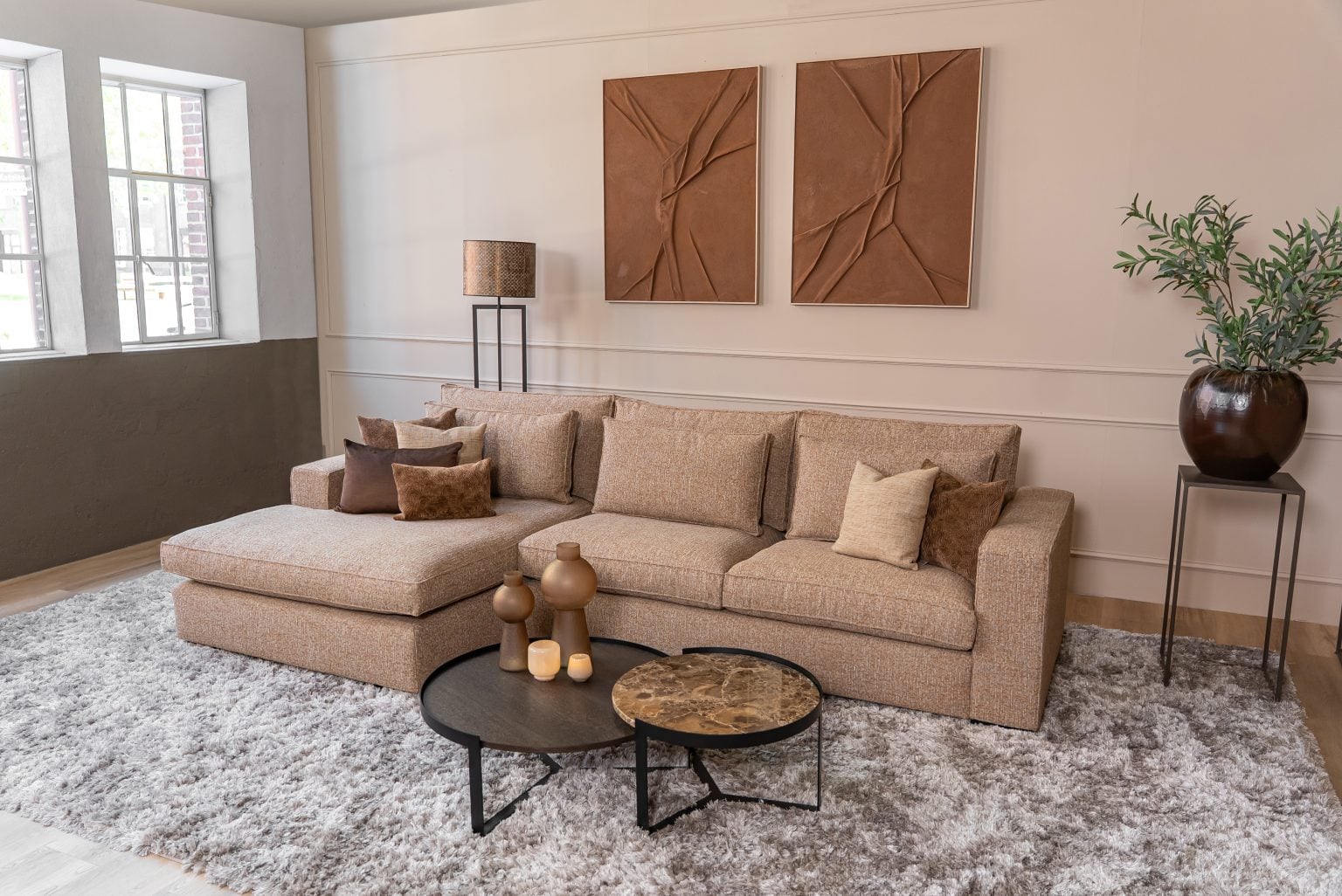 Hoekbank Annabelle van Room108 met longchair in een warme kleur